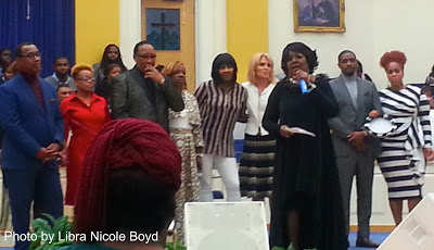 Pastor Shirley Caesar (front), joined by (left to right): Melvin
Williams, LaDehra Alston, Dr. Bobby Jones, Beverly Crawford, Le'Andria Johnson, Ami Rushes, Teddy Campbell, and Tina Campbell. 